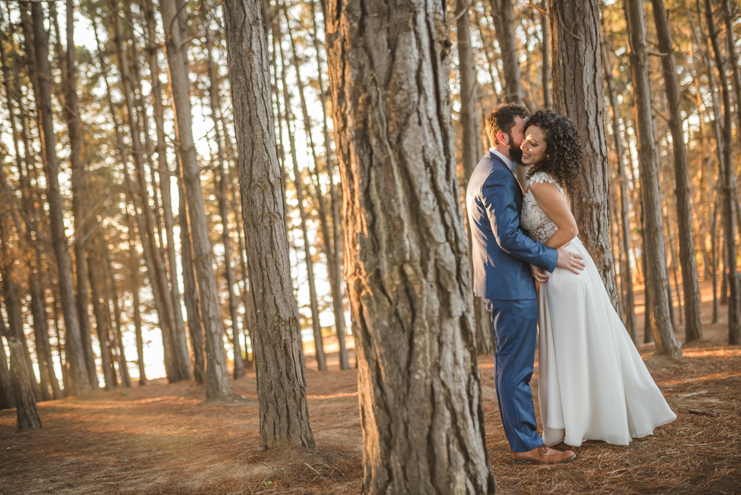 Diego Mena Fotografía documental de Matrimonios-sesión Trash The Dress-Playa el Canelo-Valparaiso