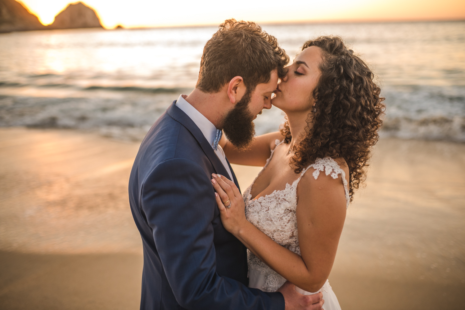 Diego Mena Fotografía documental de Matrimonios-sesión Trash The Dress-Playa el Canelo-Valparaiso