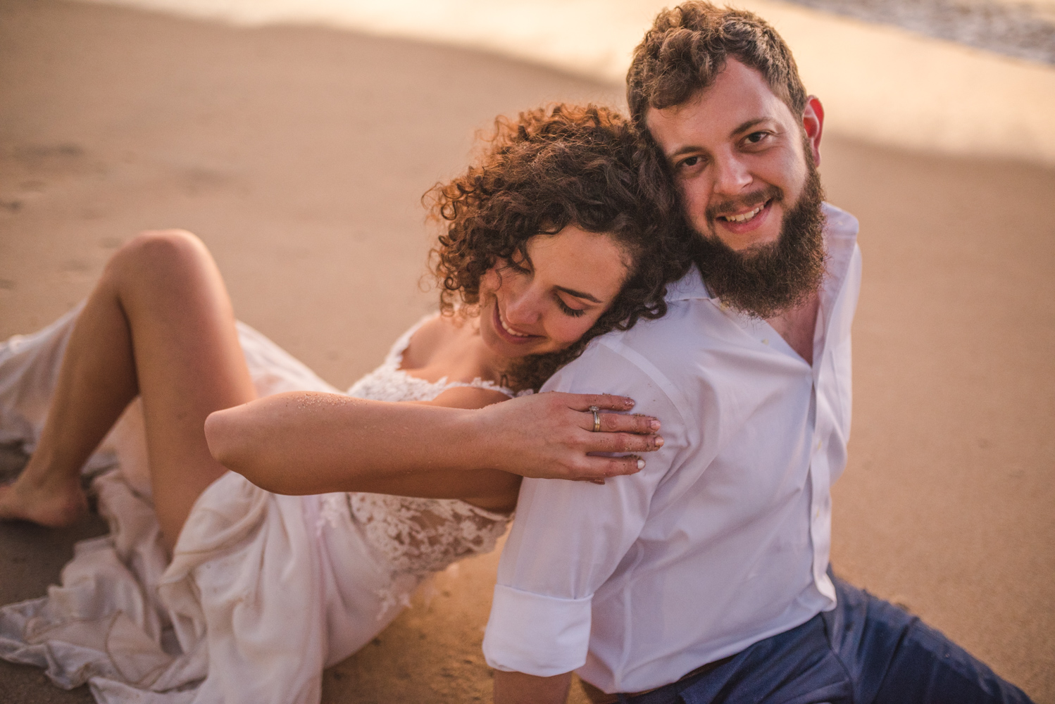Diego Mena Fotografía documental de Matrimonios-sesión Trash The Dress-Playa el Canelo-Valparaiso