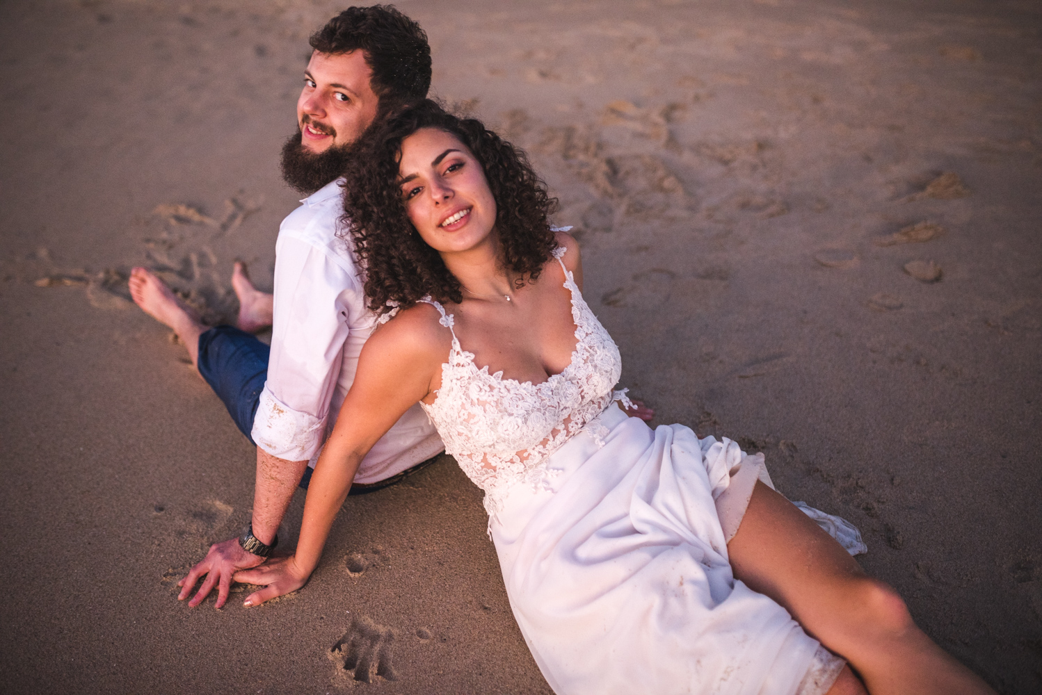 Diego Mena Fotografía documental de Matrimonios-sesión Trash The Dress-Playa el Canelo-Valparaiso
