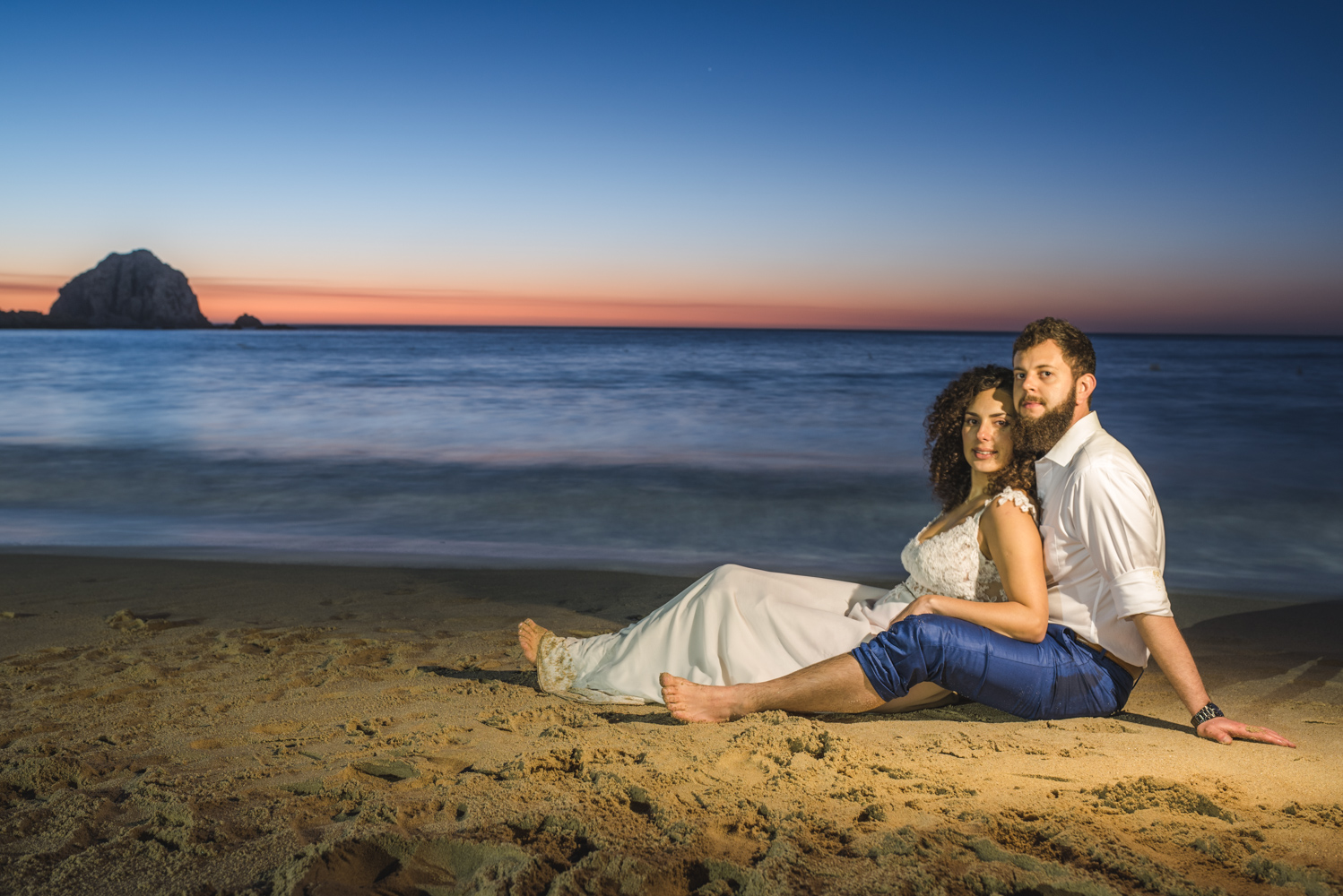 Diego Mena Fotografía documental de Matrimonios-sesión Trash The Dress-Playa el Canelo-Valparaiso