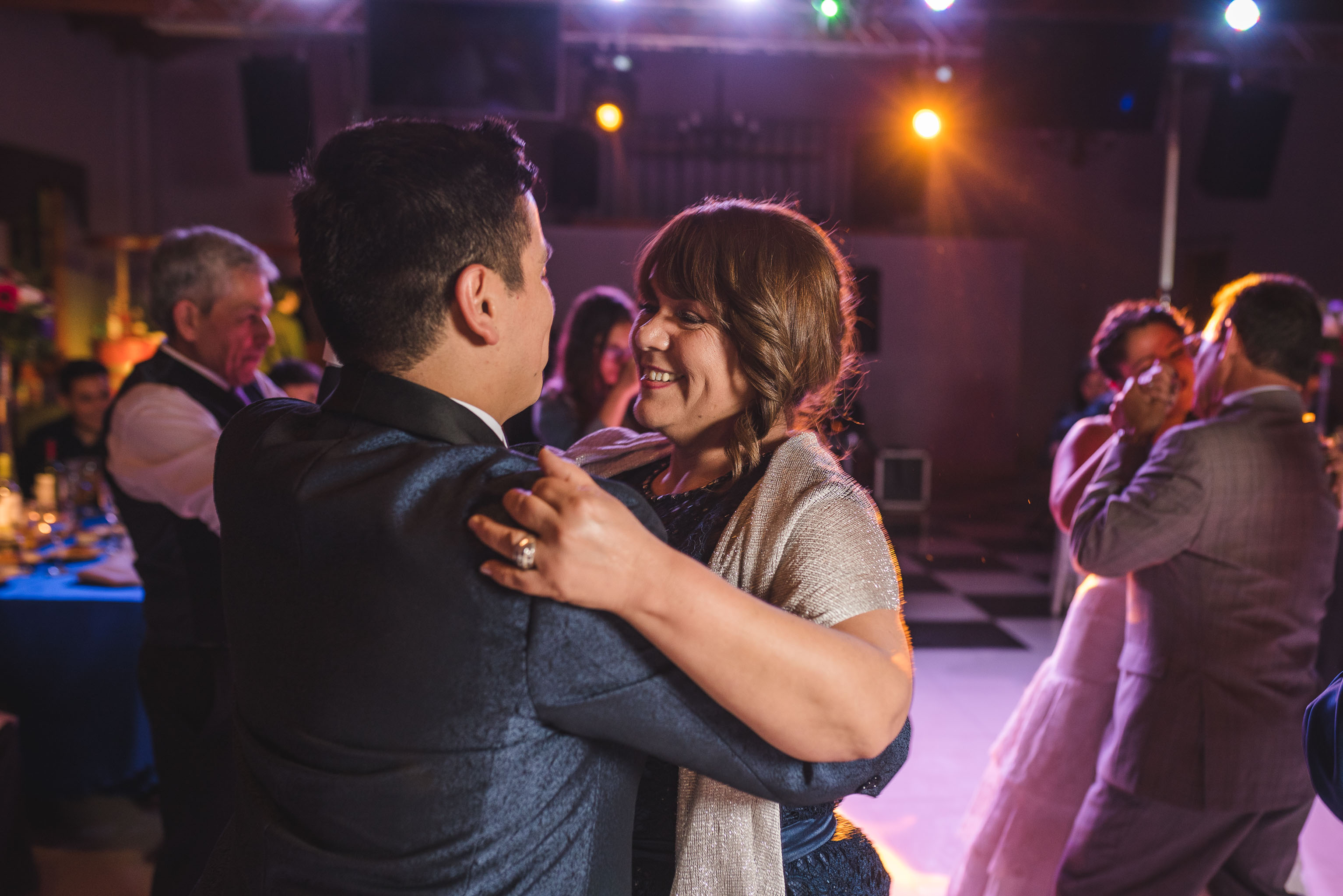 Matrimonio-centro de eventos-oliveto-santiago-fotógrafo de matrimonios-vals novios