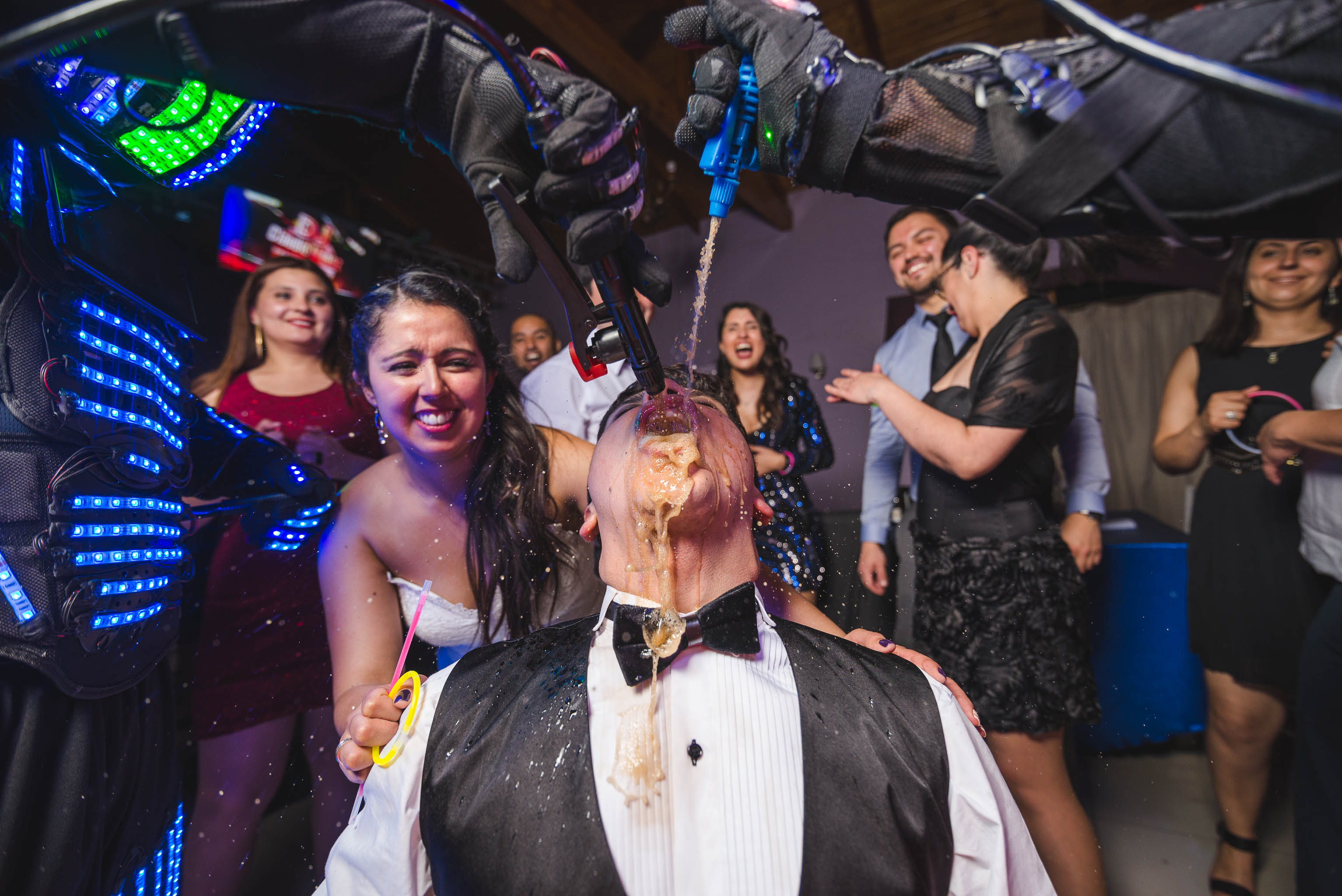 Matrimonio-centro de eventos-oliveto-santiago-fotógrafo de matrimonios-fiesta-robot led