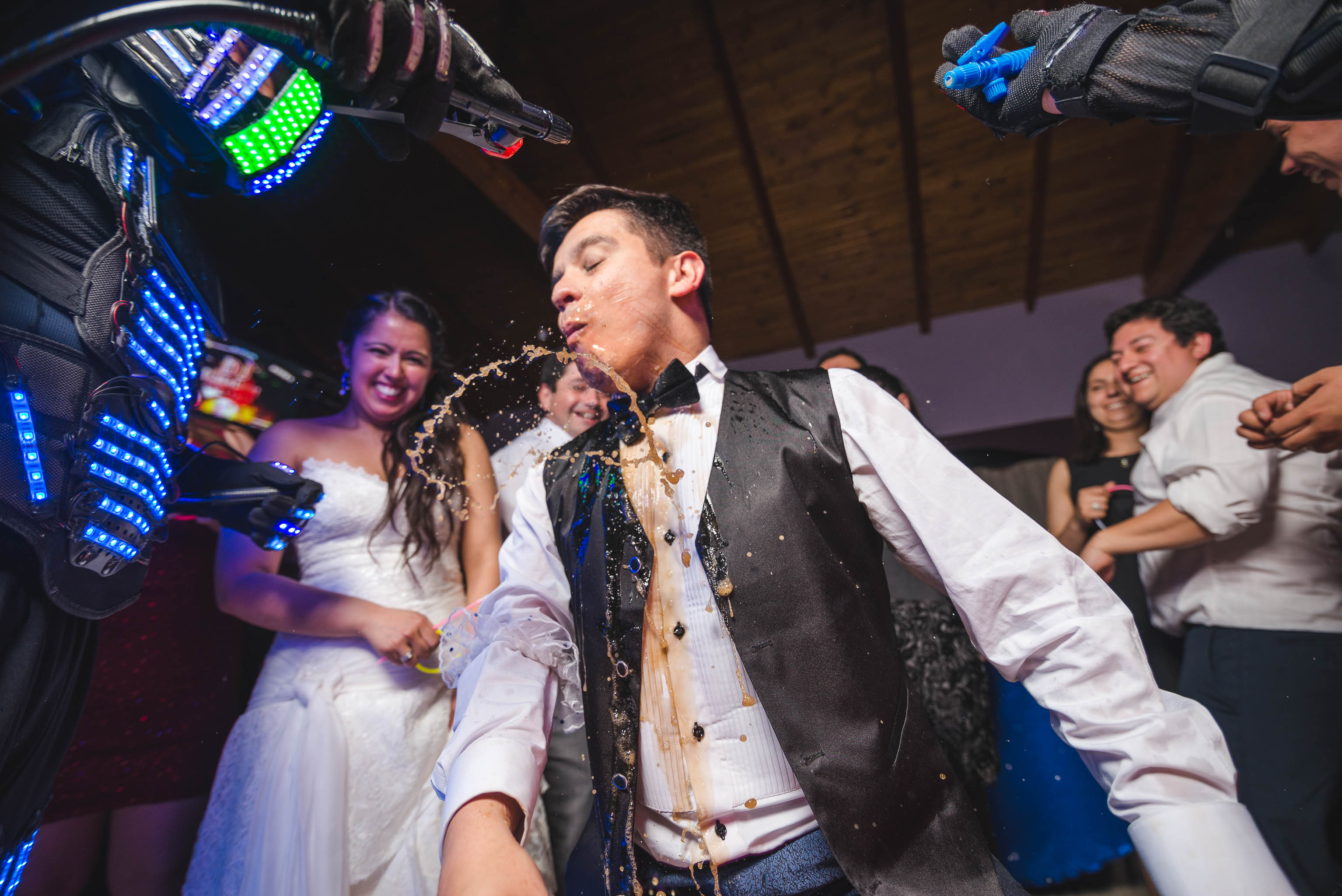 Matrimonio-centro de eventos-oliveto-santiago-fotógrafo de matrimonios-fiesta-robot led
