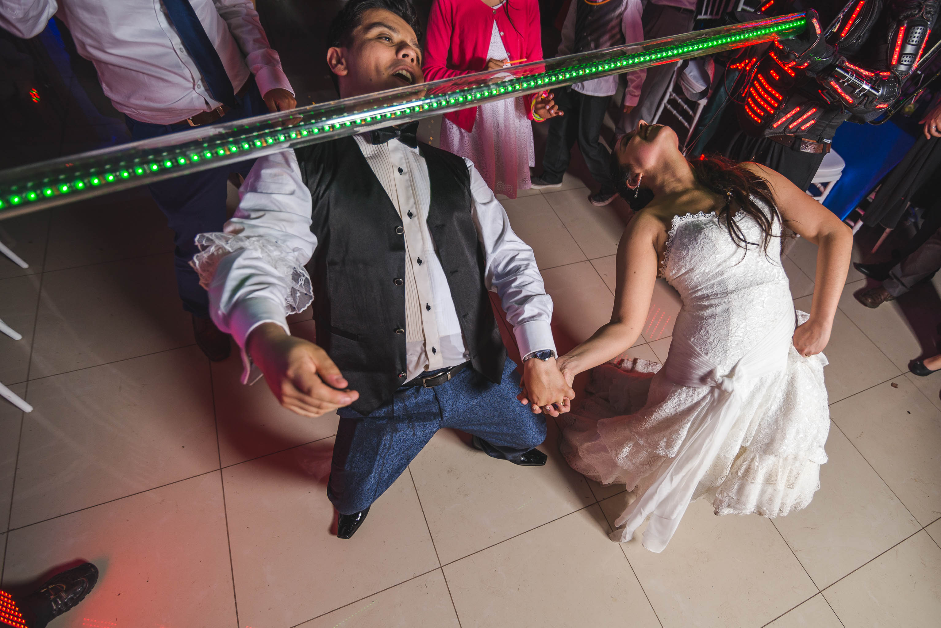 Matrimonio-centro de eventos-oliveto-santiago-fotógrafo de matrimonios-fiesta-robot led