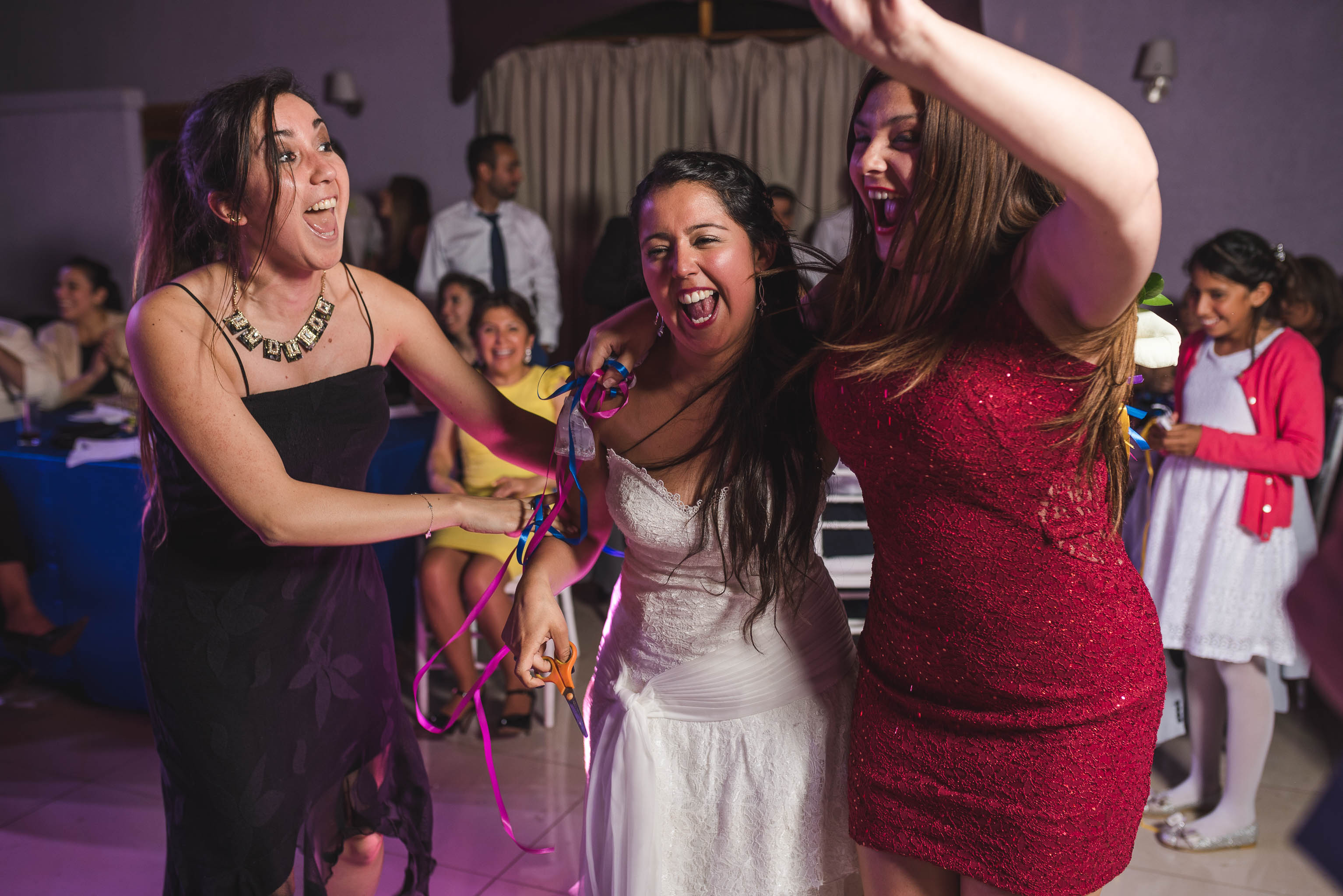 Matrimonio-centro de eventos-oliveto-santiago-fotógrafo de matrimonios-fiesta-ramo novia