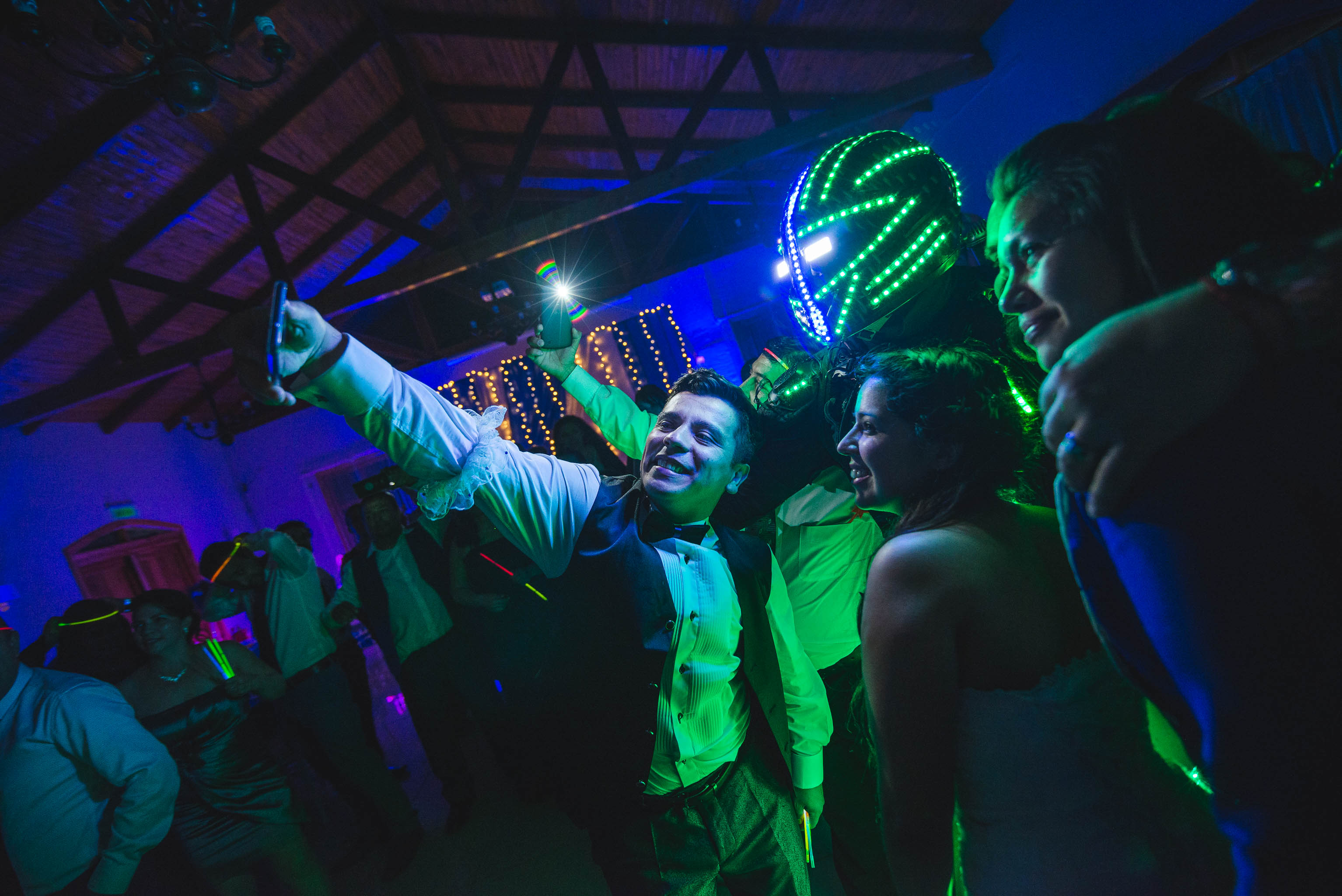 Matrimonio-centro de eventos-oliveto-santiago-fotógrafo de matrimonios-fiesta-robot led