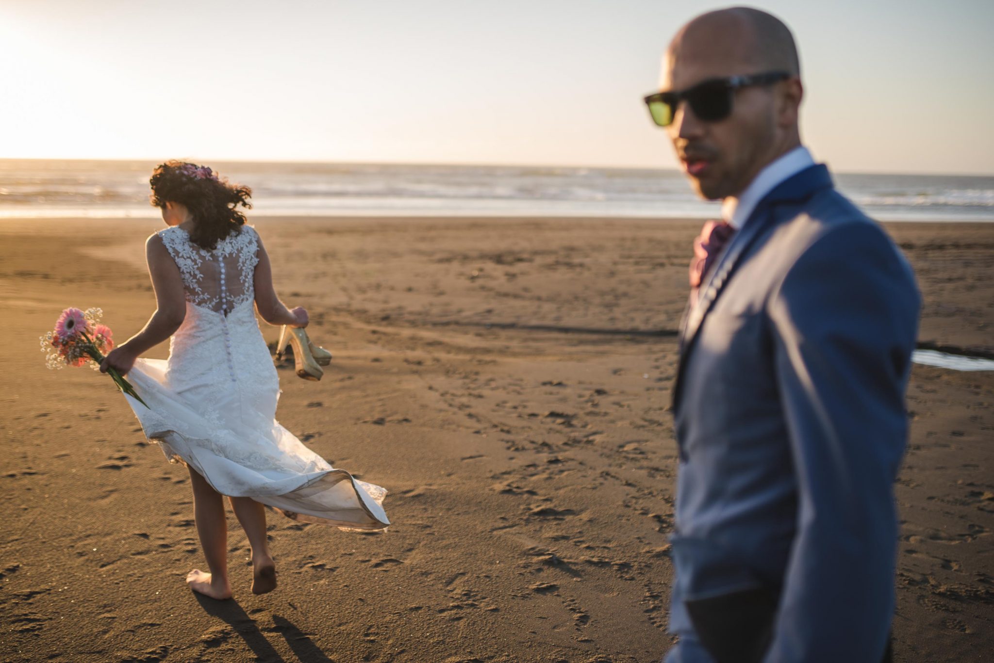 sesión-playa-trash the dress-pichilemu-fotografo-matrimonio-diego mena fotografia