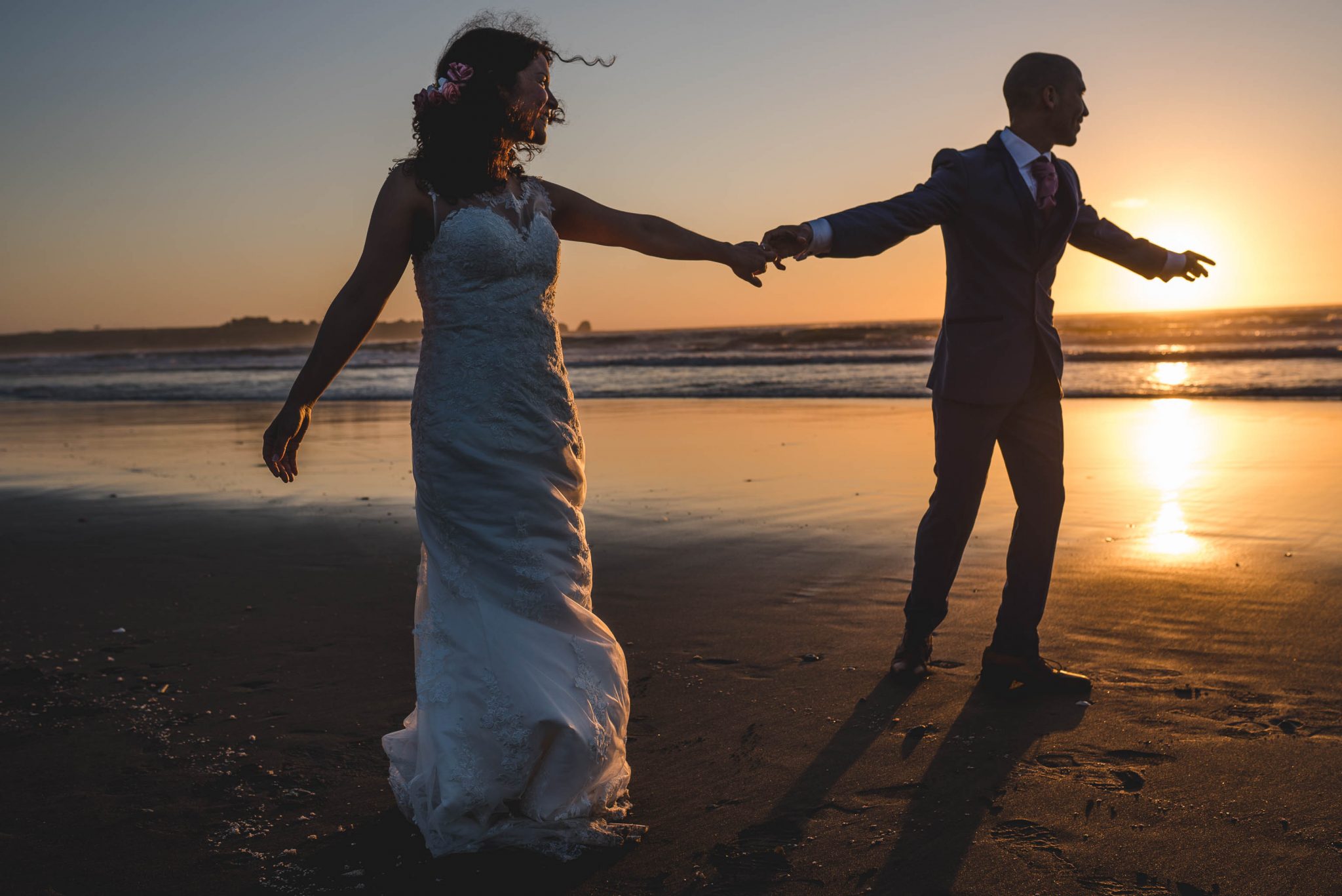 sesión-playa-trash the dress-pichilemu-fotografo-matrimonio-diego mena fotografia