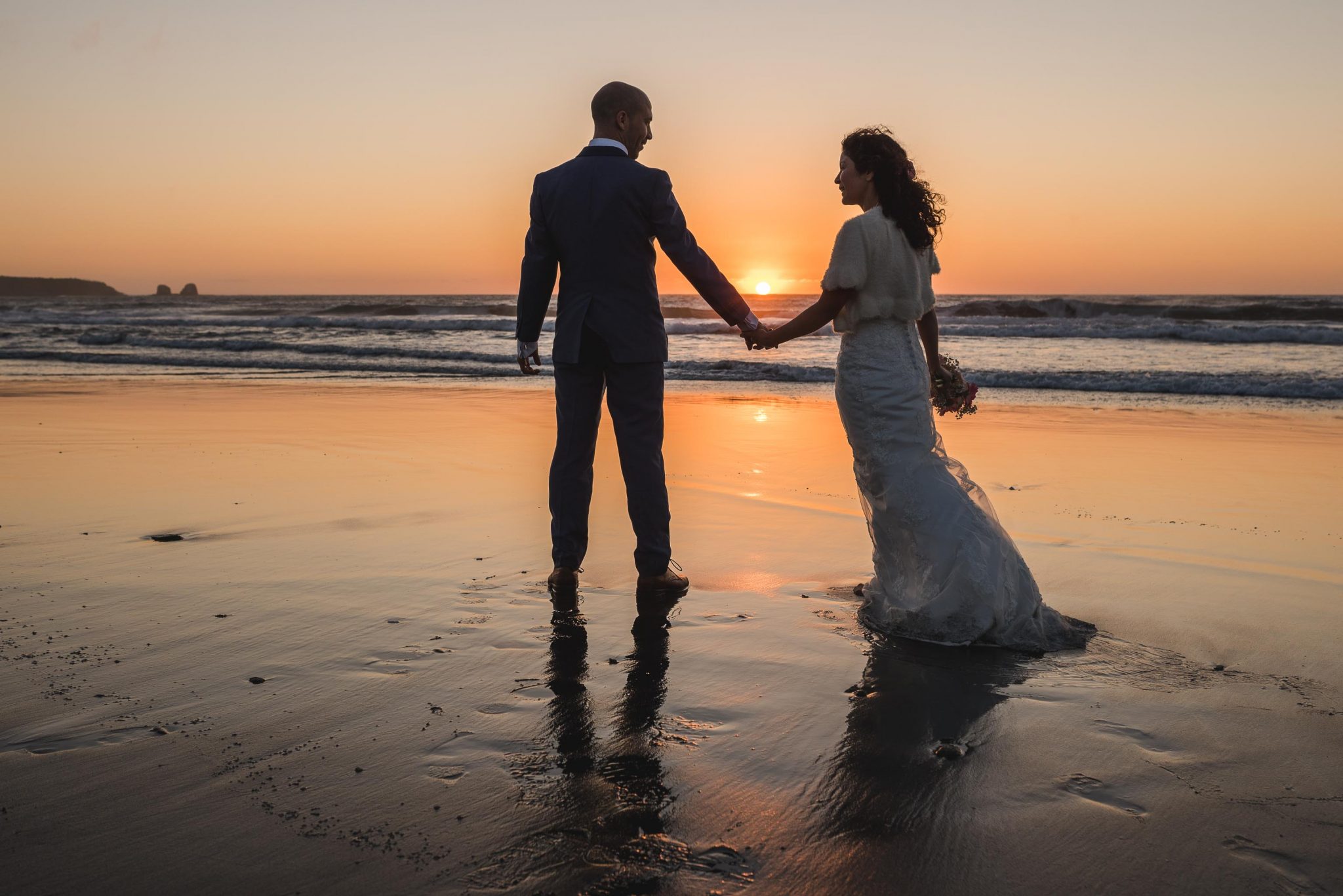 sesión-playa-trash the dress-pichilemu-fotografo-matrimonio-diego mena fotografia