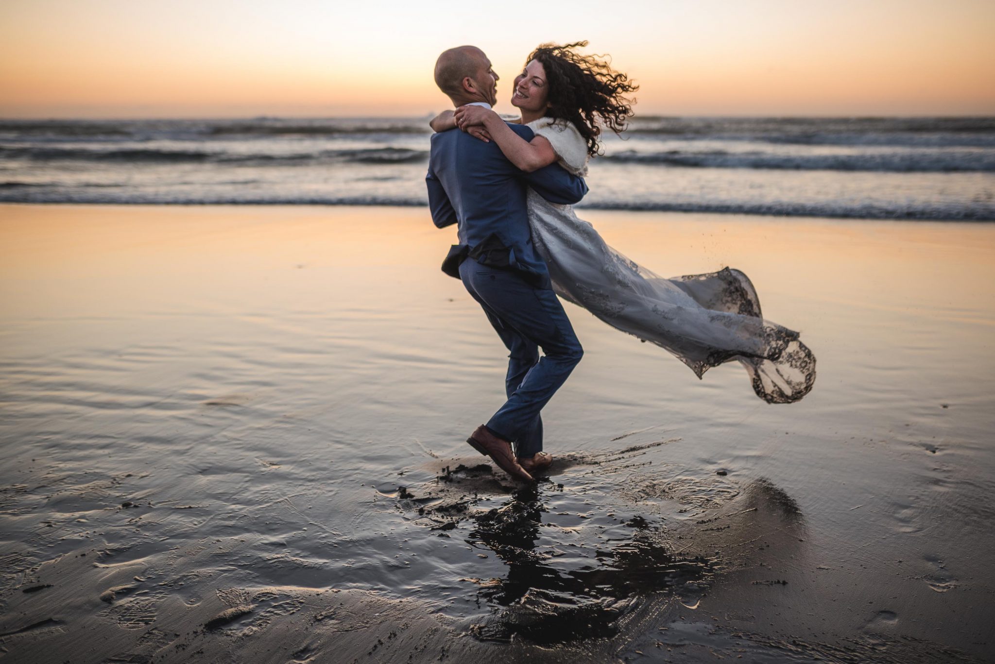 sesión-playa-trash the dress-pichilemu-fotografo-matrimonio-diego mena fotografia