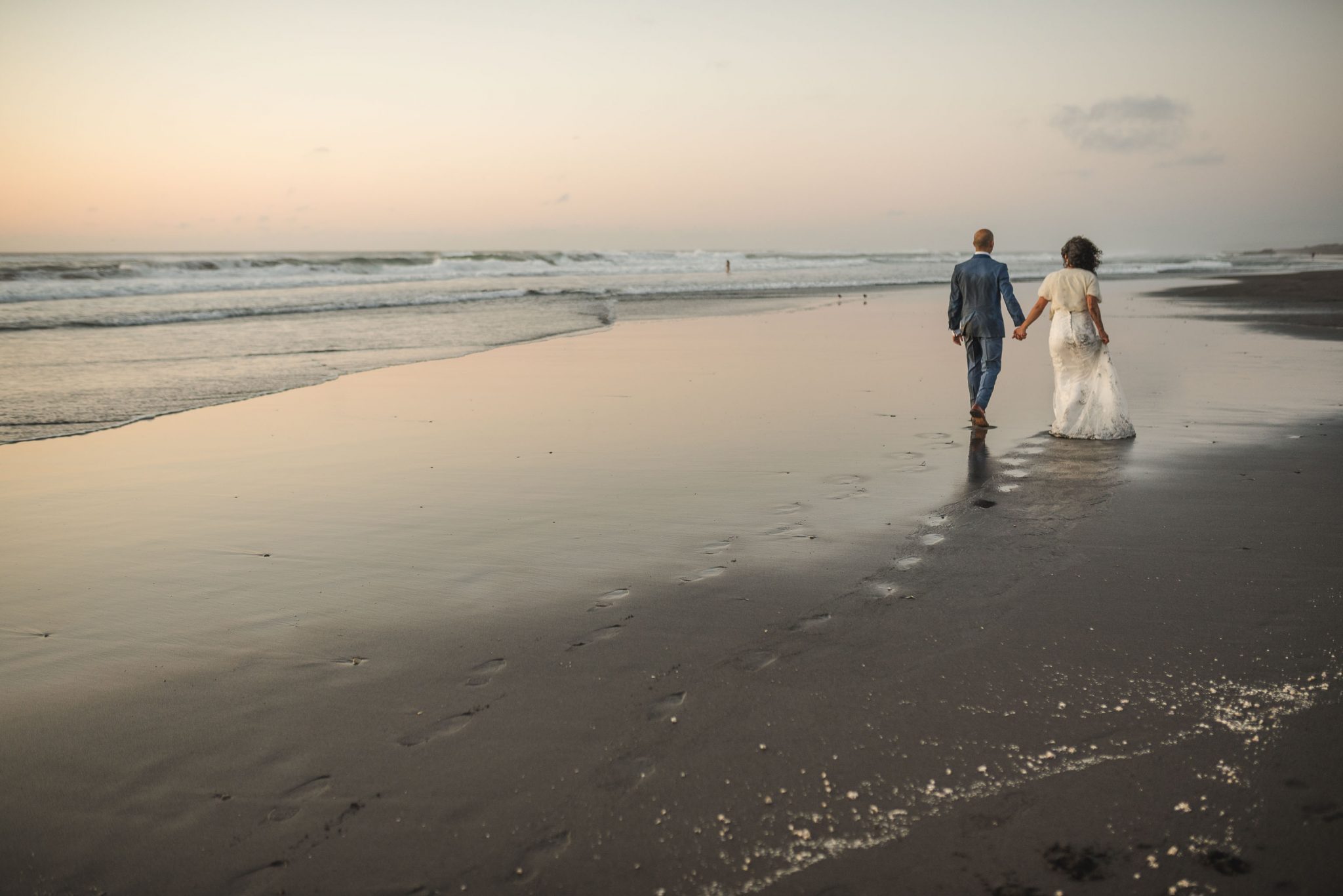 sesión-playa-trash the dress-pichilemu-fotografo-matrimonio-diego mena fotografia