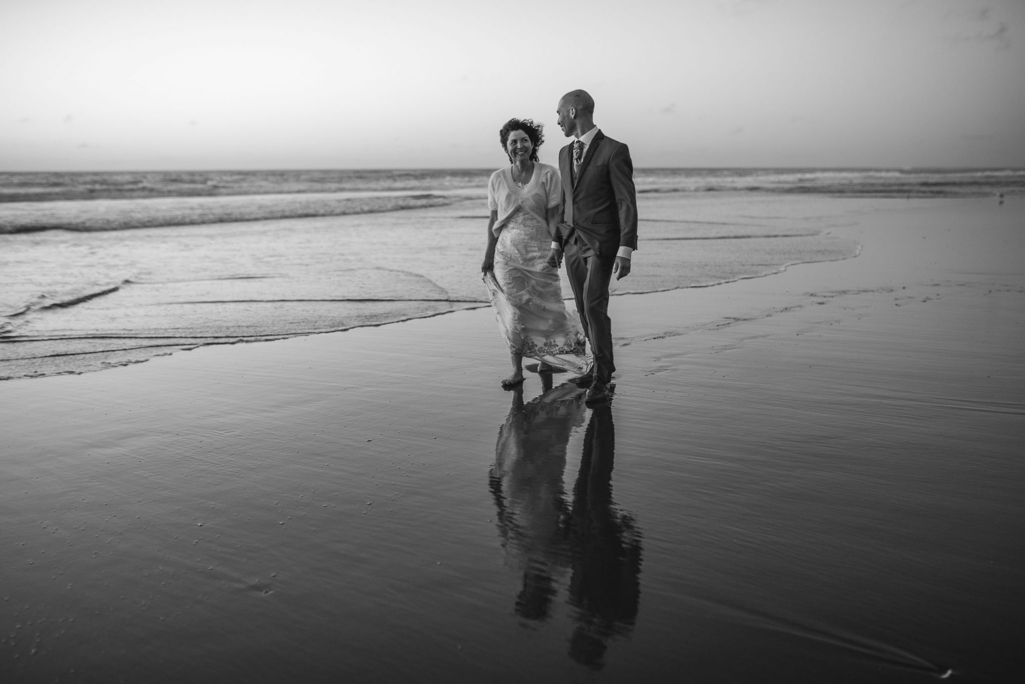 sesión-playa-trash the dress-pichilemu-fotografo-matrimonio-diego mena fotografia