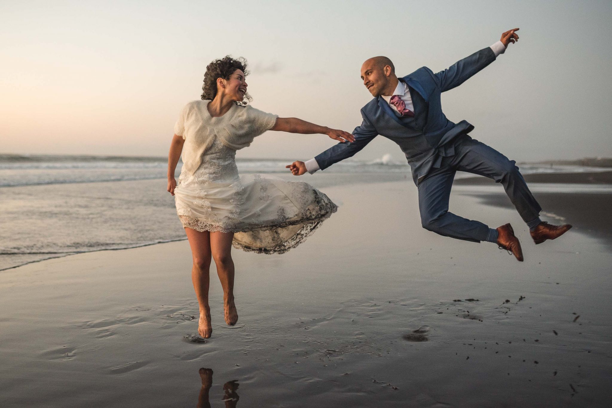 sesión-playa-trash the dress-pichilemu-fotografo-matrimonio-diego mena fotografia