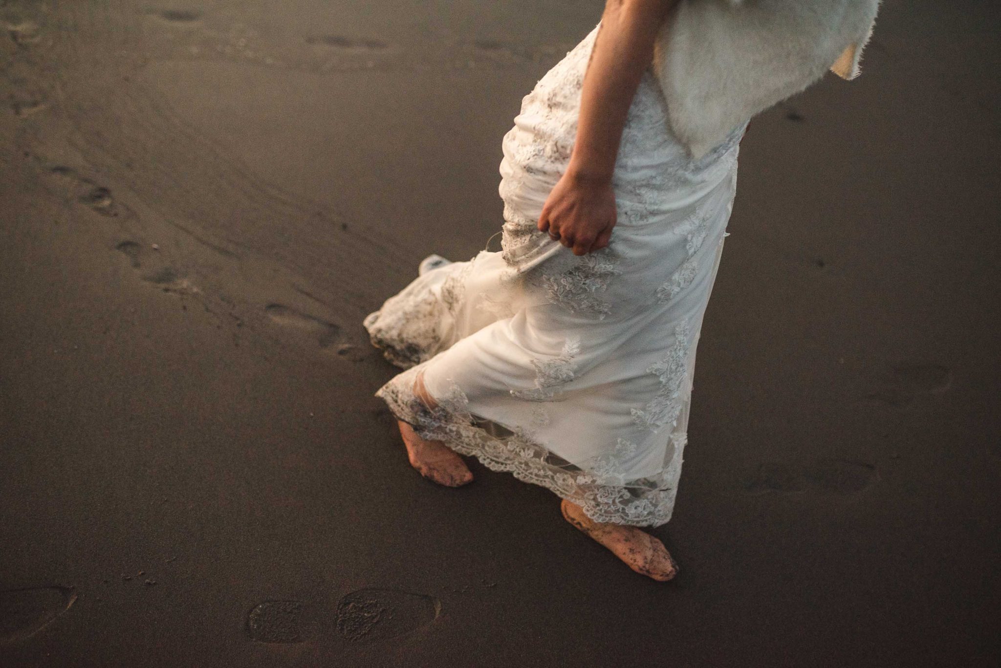 sesión-playa-trash the dress-pichilemu-fotografo-matrimonio-diego mena fotografia