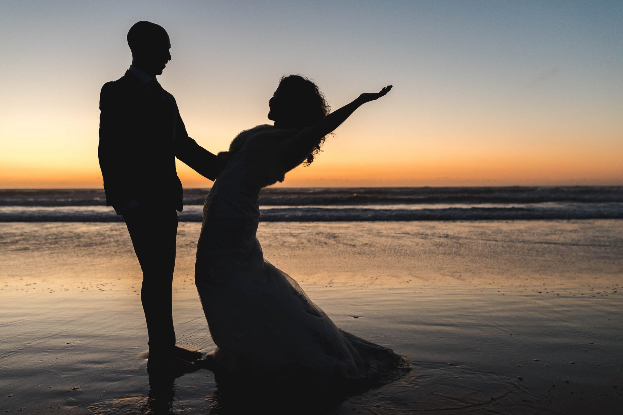 sesión-playa-trash the dress-pichilemu-fotografo-matrimonio-diego mena fotografia