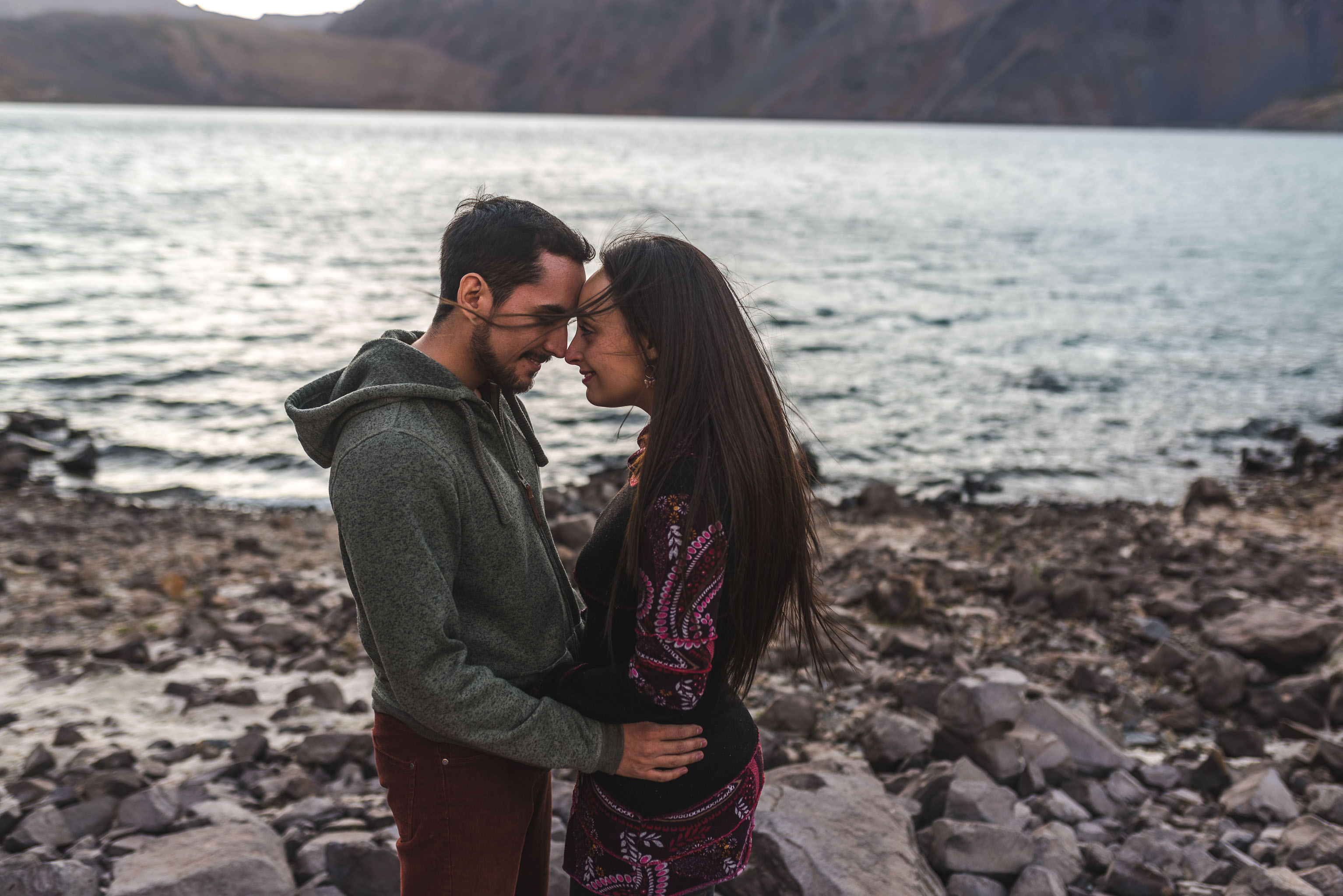 pre boda-embalse del yeso-sesion pre boda-fotografo de matrimonios-santiago-cajon del maipo