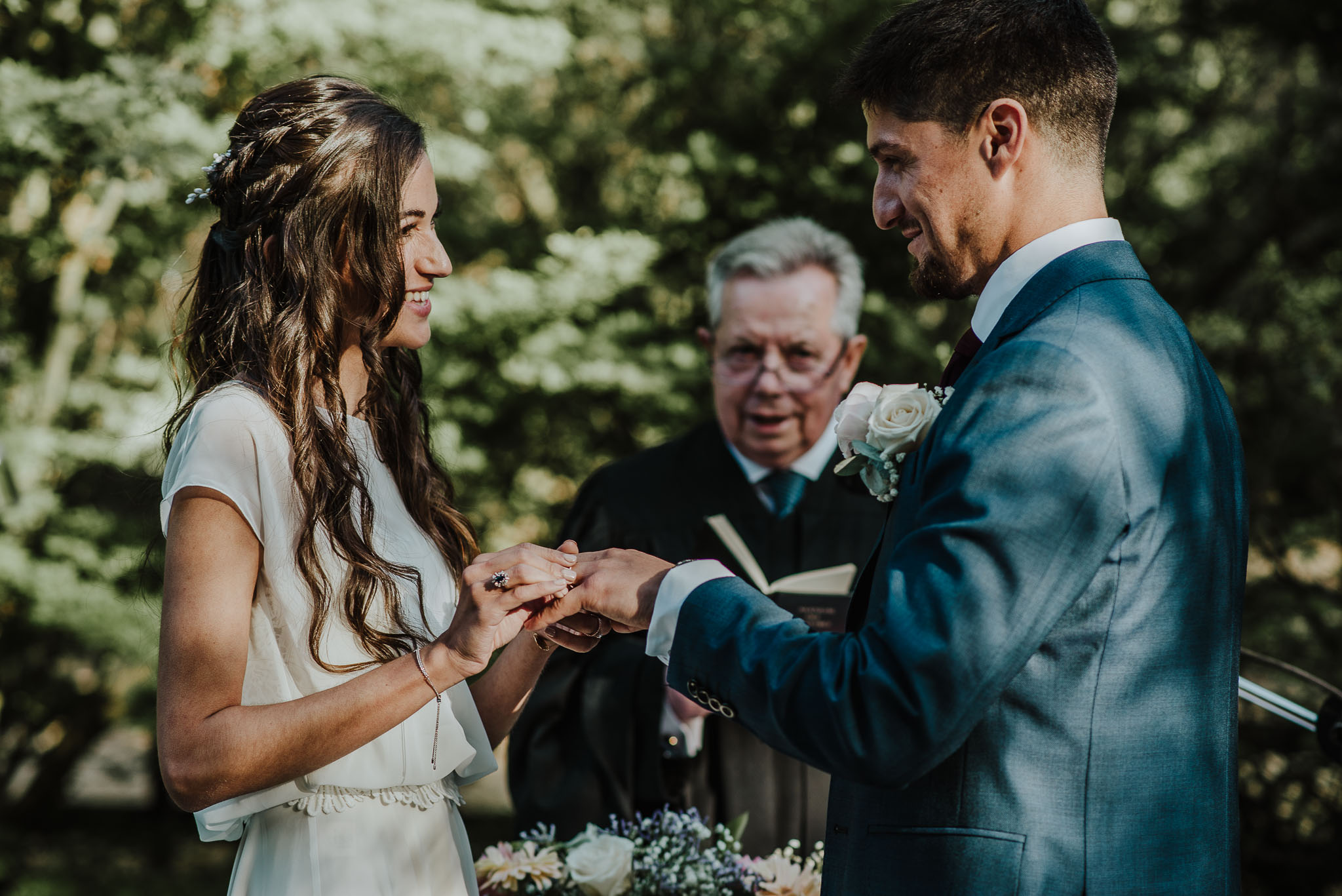 ceremonia-casa de campo fuller-novios-anillos de novios