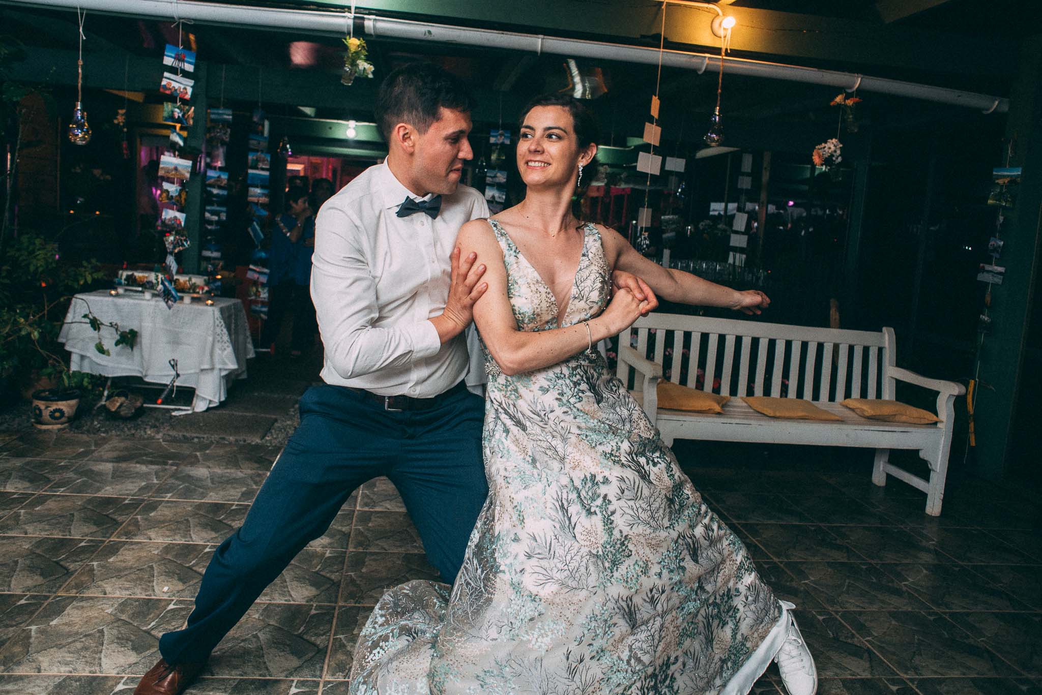 la fragua centro de eventos-purranque-decima region-llanquihue-matrimonio campestre-fotografo documental de matrimonios-cena-vals novios